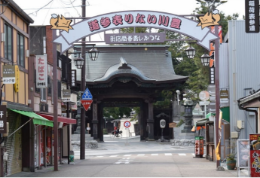 総門をくぐって境内へ